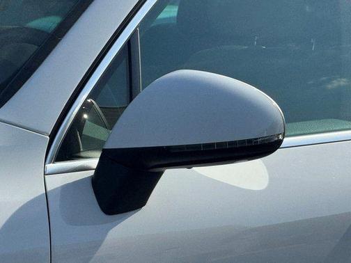 Pure White 2014 Volkswagen Touareg X