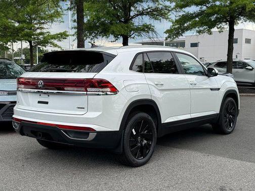 White Pearl 2026 Volkswagen Atlas Cross Sport 2.0T SE w/Technology 4MOTION
