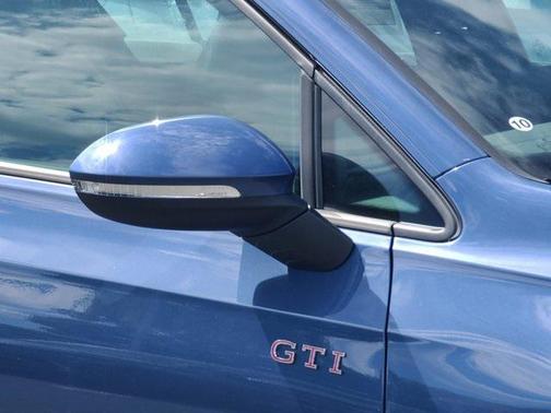 2025 Volkswagen Golf GTI 2.0T S DSG