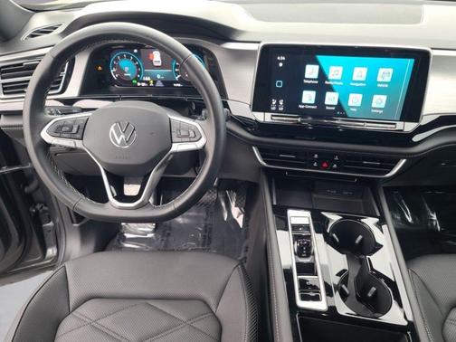 2024 Volkswagen Atlas Cross Sport 2.0T SE w/Technology 4MOTION