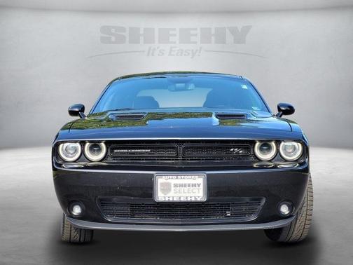 Photo 2 of 32 of 2018 Dodge Challenger R/T