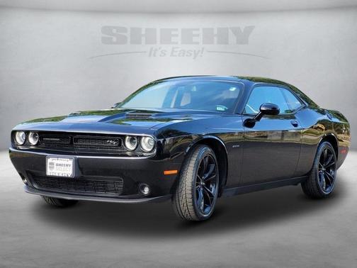 Photo 4 of 32 of 2018 Dodge Challenger R/T