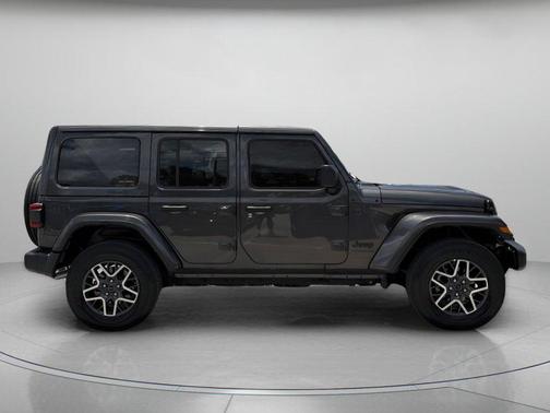 Granite Crystal Metallic Clearcoat 2025 Jeep Wrangler 4-Door Sahara 4x4