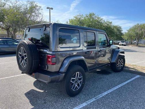Granite Crystal Metallic Clearcoat 2025 Jeep Wrangler 4-Door Sahara 4x4