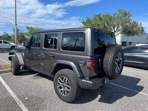 Granite Crystal Metallic Clearcoat 2025 Jeep Wrangler 4-Door Sahara 4x4