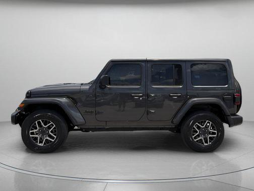 Granite Crystal Metallic Clearcoat 2025 Jeep Wrangler 4-Door Sahara 4x4