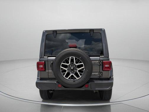 Granite Crystal Metallic Clearcoat 2025 Jeep Wrangler 4-Door Sahara 4x4