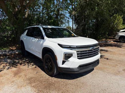 Summit White 2025 Chevrolet Traverse LT