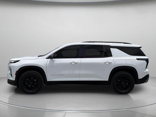 Summit White 2025 Chevrolet Traverse LT