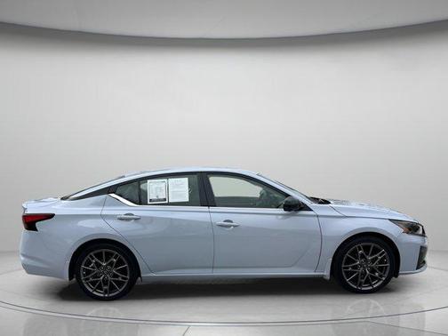 2023 Nissan Altima 2.0 SR