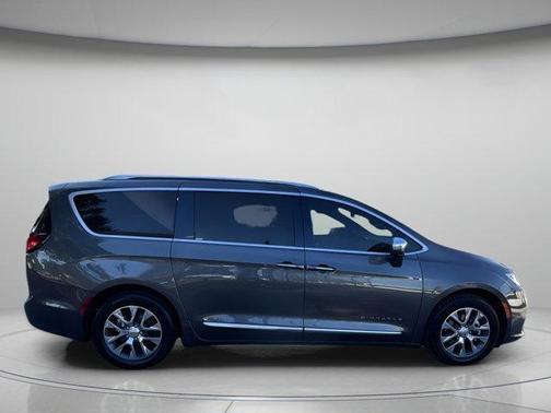 2022 Chrysler Pacifica Hybrid Pinnacle