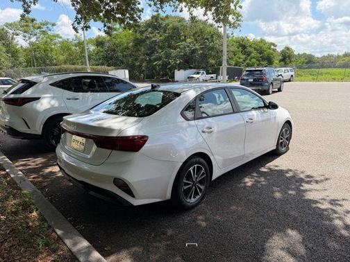 Snow White Pearl 2023 Kia Forte LXS