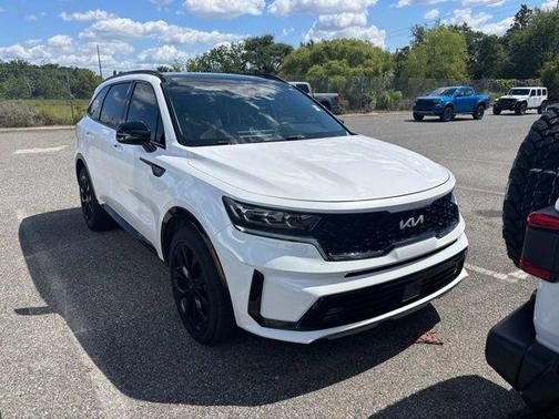 Glacial White Pearl 2022 Kia Sorento SX