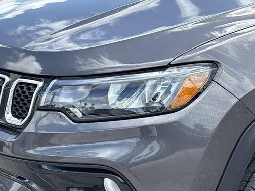 Granite Crystal Metallic Clearcoat 2023 Jeep Compass Limited