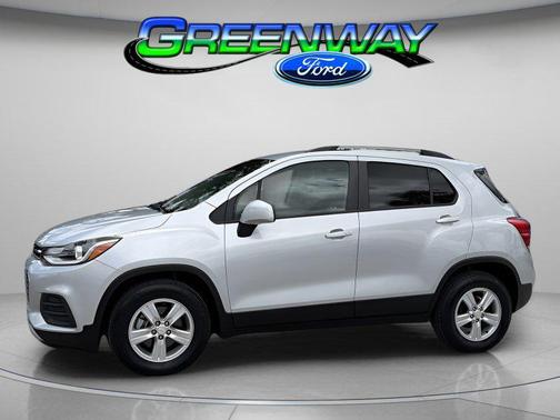 Silver Ice Metallic 2022 Chevrolet Trax LT