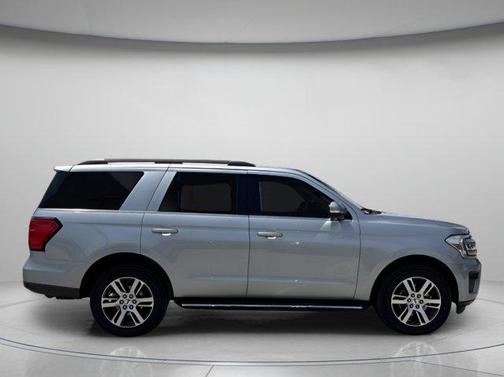ICONIC SILVER METALLIC 2022 Ford Expedition XLT