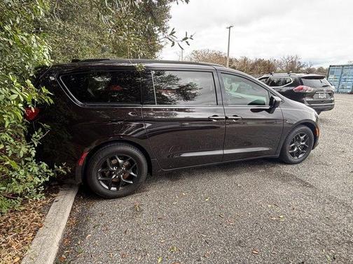 2018 Chrysler Pacifica Touring-L