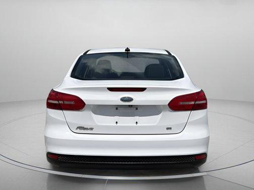 OXFORD WHITE 2018 Ford Focus SE