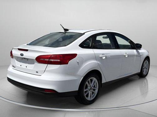 OXFORD WHITE 2018 Ford Focus SE