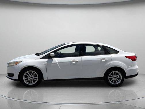 OXFORD WHITE 2018 Ford Focus SE