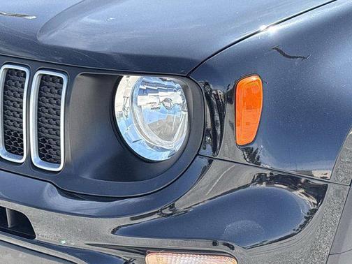 Black Clearcoat 2022 Jeep Renegade Latitude