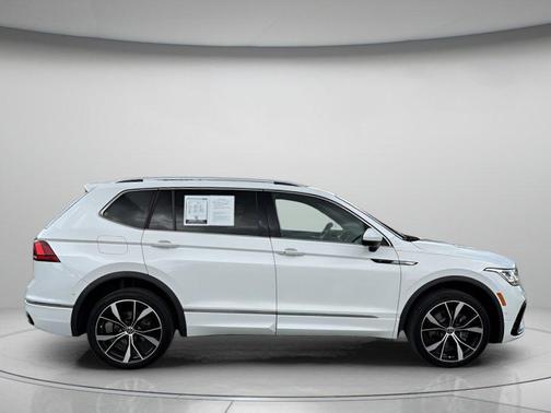 White Pearl 2022 Volkswagen Tiguan 2.0T SEL R-Line 4MOTION