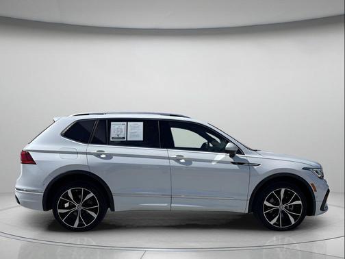 White Pearl 2022 Volkswagen Tiguan 2.0T SEL R-Line 4MOTION