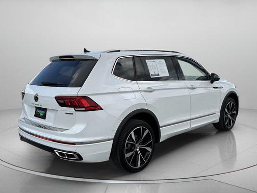 White Pearl 2022 Volkswagen Tiguan 2.0T SEL R-Line 4MOTION