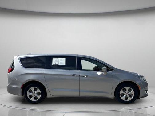 2017 Chrysler Pacifica Hybrid Touring Plus