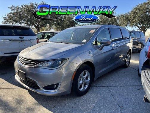 2017 Chrysler Pacifica Hybrid Touring Plus