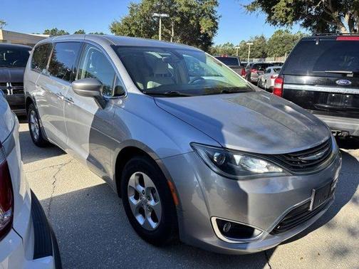 2017 Chrysler Pacifica Hybrid Touring Plus