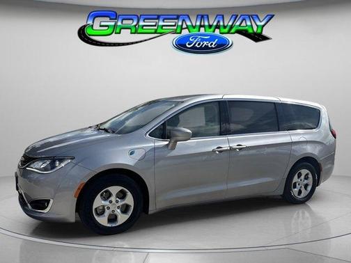 2017 Chrysler Pacifica Hybrid Touring Plus