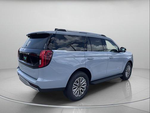 GLACIER GRAY MET TRI-COAT 2026 Ford Expedition Platinum