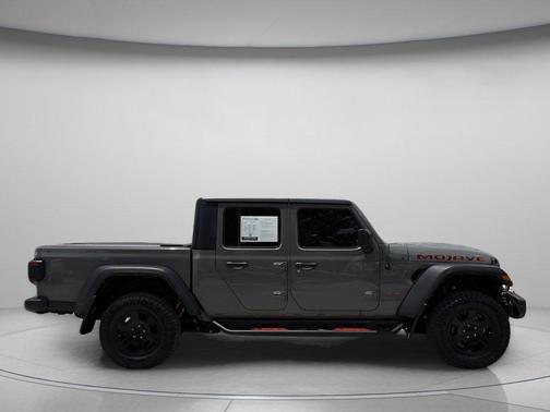 Sting-Gray Clearcoat 2022 Jeep Gladiator Mojave 4x4