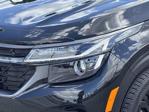 Fusion Black 2024 Kia Seltos X-Line