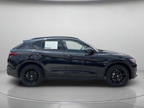 Vulcano Black Metallic 2021 Alfa Romeo Stelvio Base