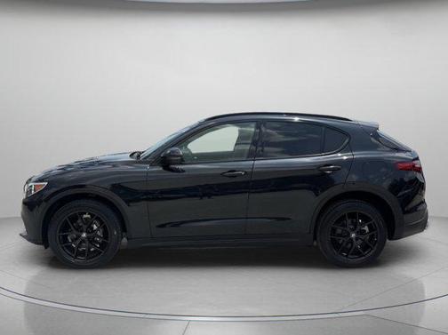 Vulcano Black Metallic 2021 Alfa Romeo Stelvio Base