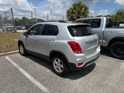 Silver Ice Metallic 2022 Chevrolet Trax LT