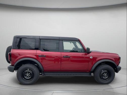 RUBY RED MET TNTD CLEARCOAT 2026 Ford Bronco Outer Banks