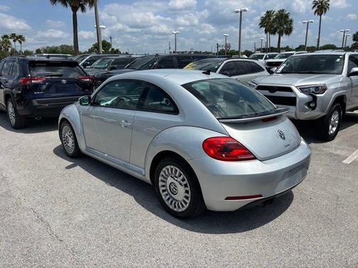Reflex Silver Metallic 2016 Volkswagen Beetle 1.8T SE