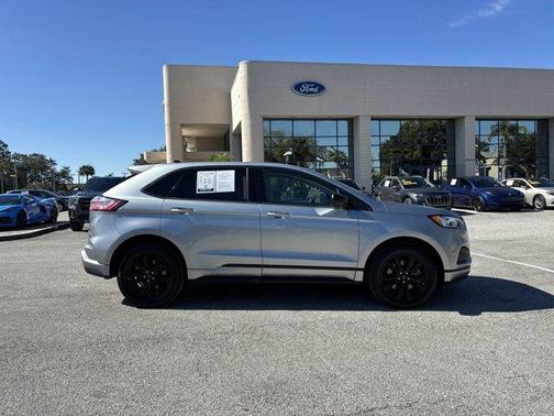 2022 Ford Edge SE