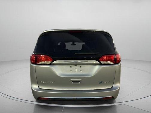 2017 Chrysler Pacifica Hybrid Touring Plus