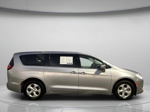 2017 Chrysler Pacifica Hybrid Touring Plus