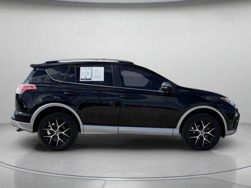 2017 Toyota RAV4 SE