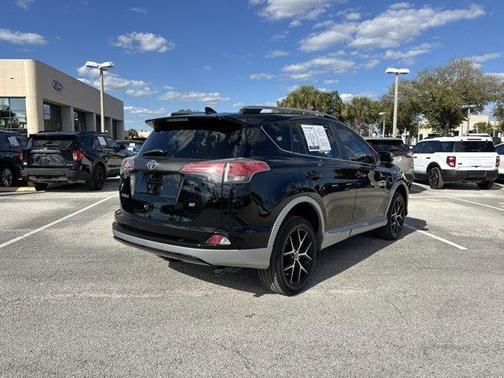 2017 Toyota RAV4 SE
