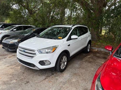 OXFORD WHITE 2018 Ford Escape SE