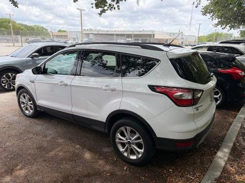 OXFORD WHITE 2018 Ford Escape SE
