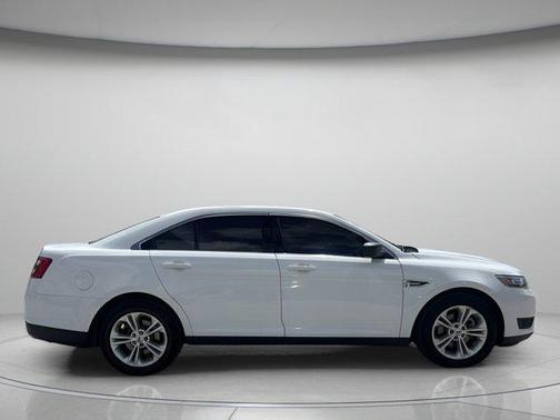 2018 Ford Taurus SE