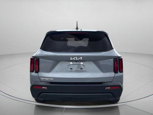 Everlasting Silver 2023 Kia Sorento LX