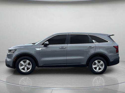 Everlasting Silver 2023 Kia Sorento LX